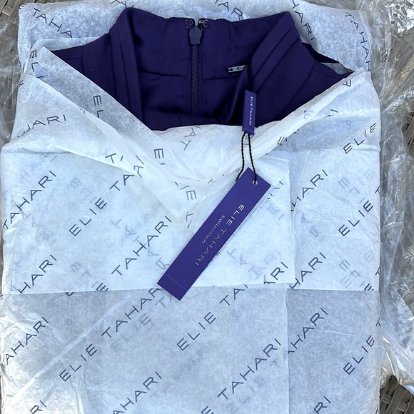 Double knit body skimming silhouette, Twist neckline & three-quarter sleeve. NWT - Picture 2 of 6